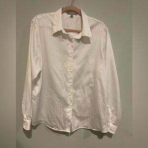 Women’s white  wrinkle free shaped fit button down. Size 18